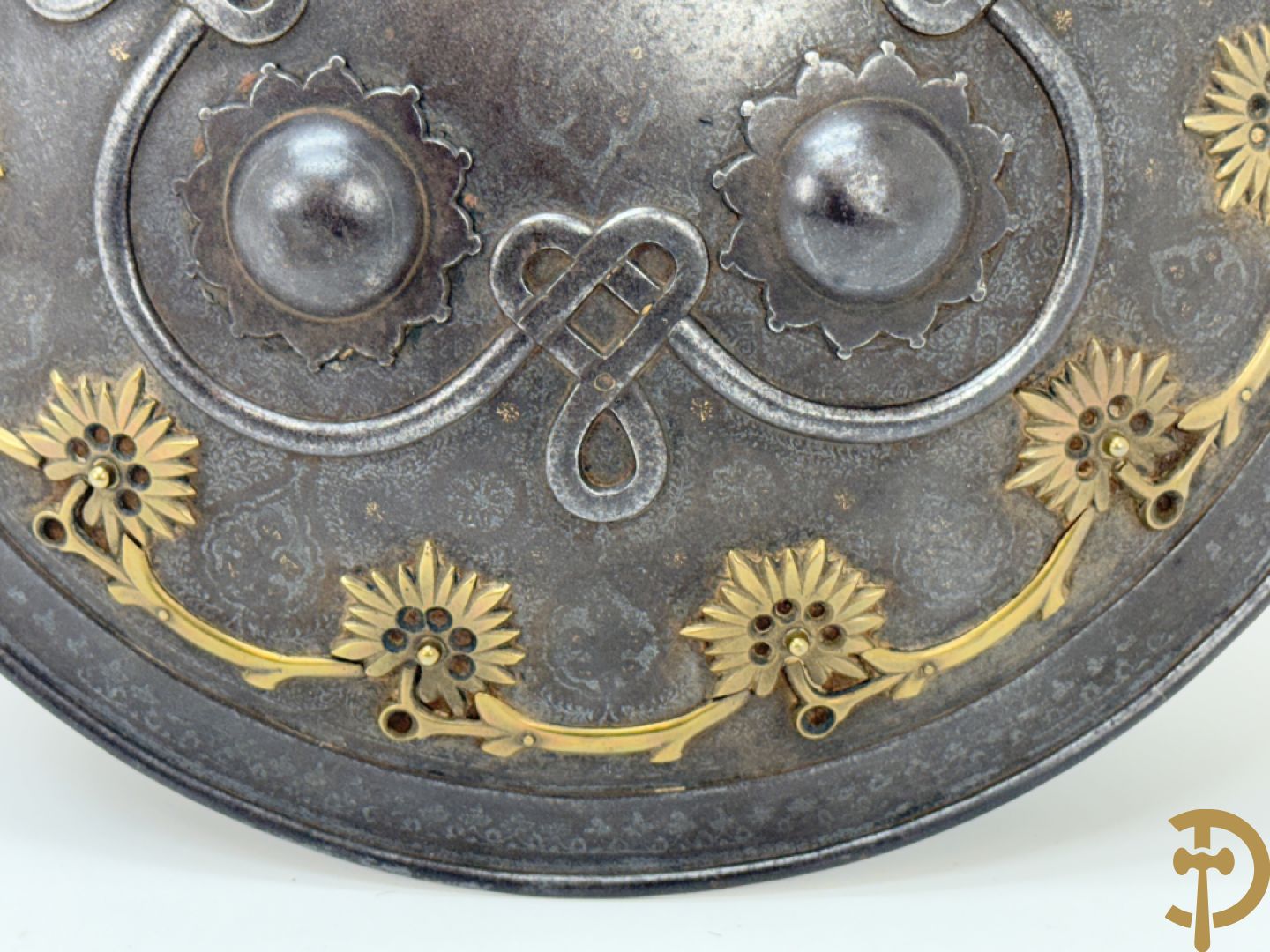 Bewerkt ijzeren Indo-Perzisch Dhal-Separ schild, 19e