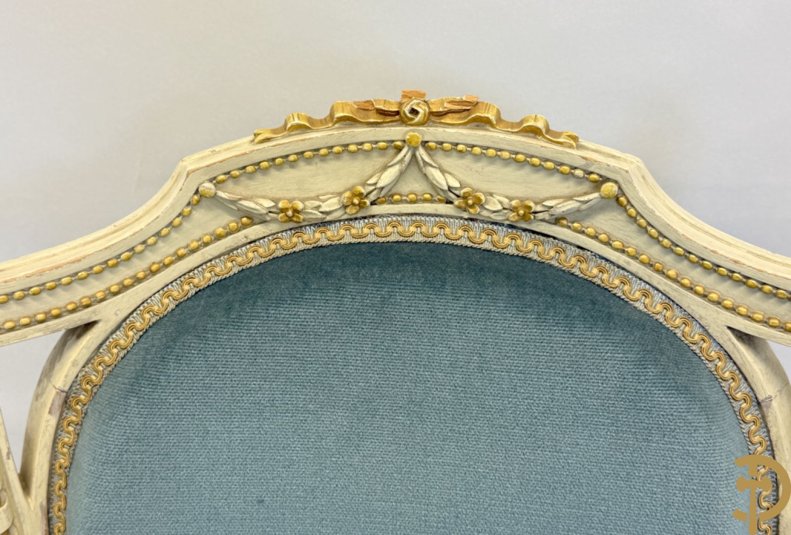 Salonensemble Louis XVI stijl bestaande uit 2 armzetels, 2 stoelen en salontafel
