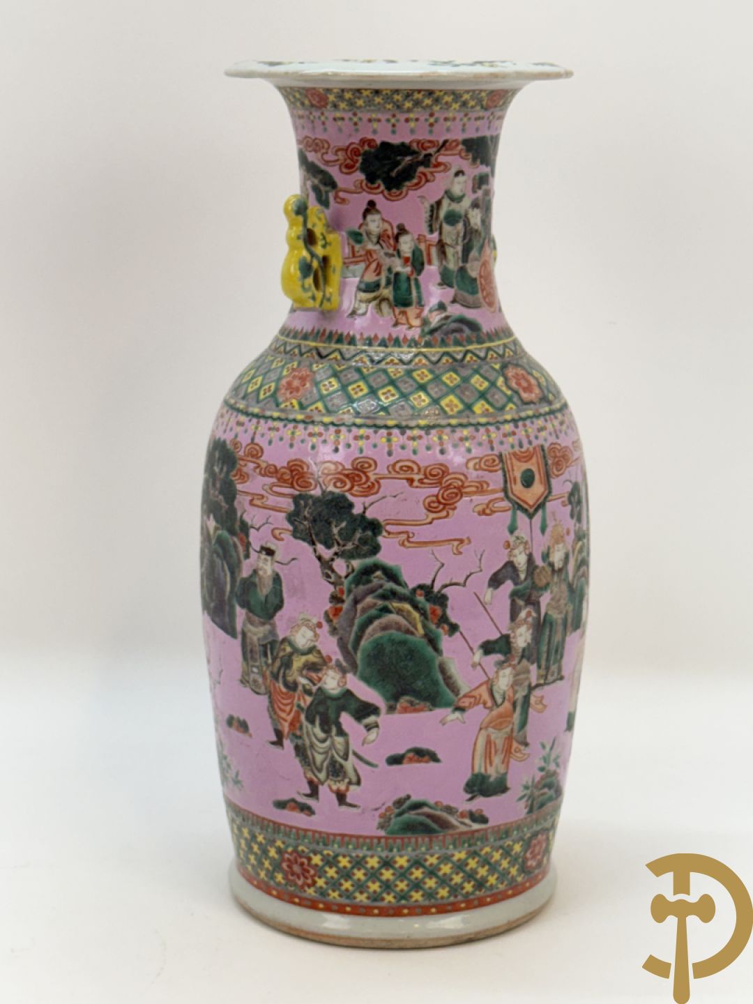 Chinese porseleinen meerkleurige vaas met decor van wijsgeren in landschap