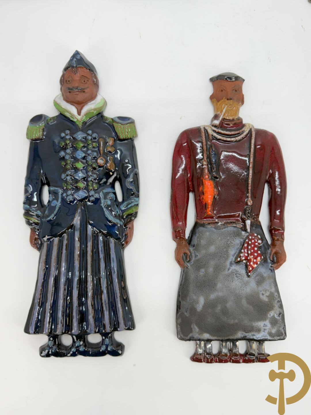 Elf keramieken basreliefs van reuzen