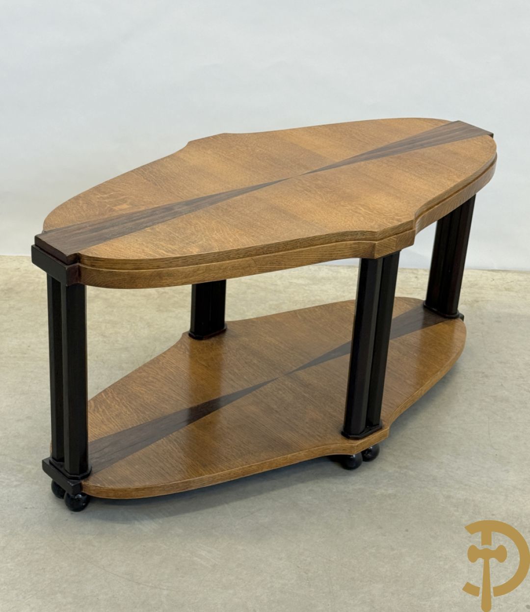 Eikenhouten salontafel met inleg van palissander, op afgeschuinde zuiltjes, model Eikelaar Decoene