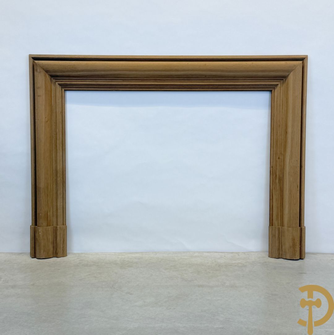 Eiken schouwmantel met gestoken molures