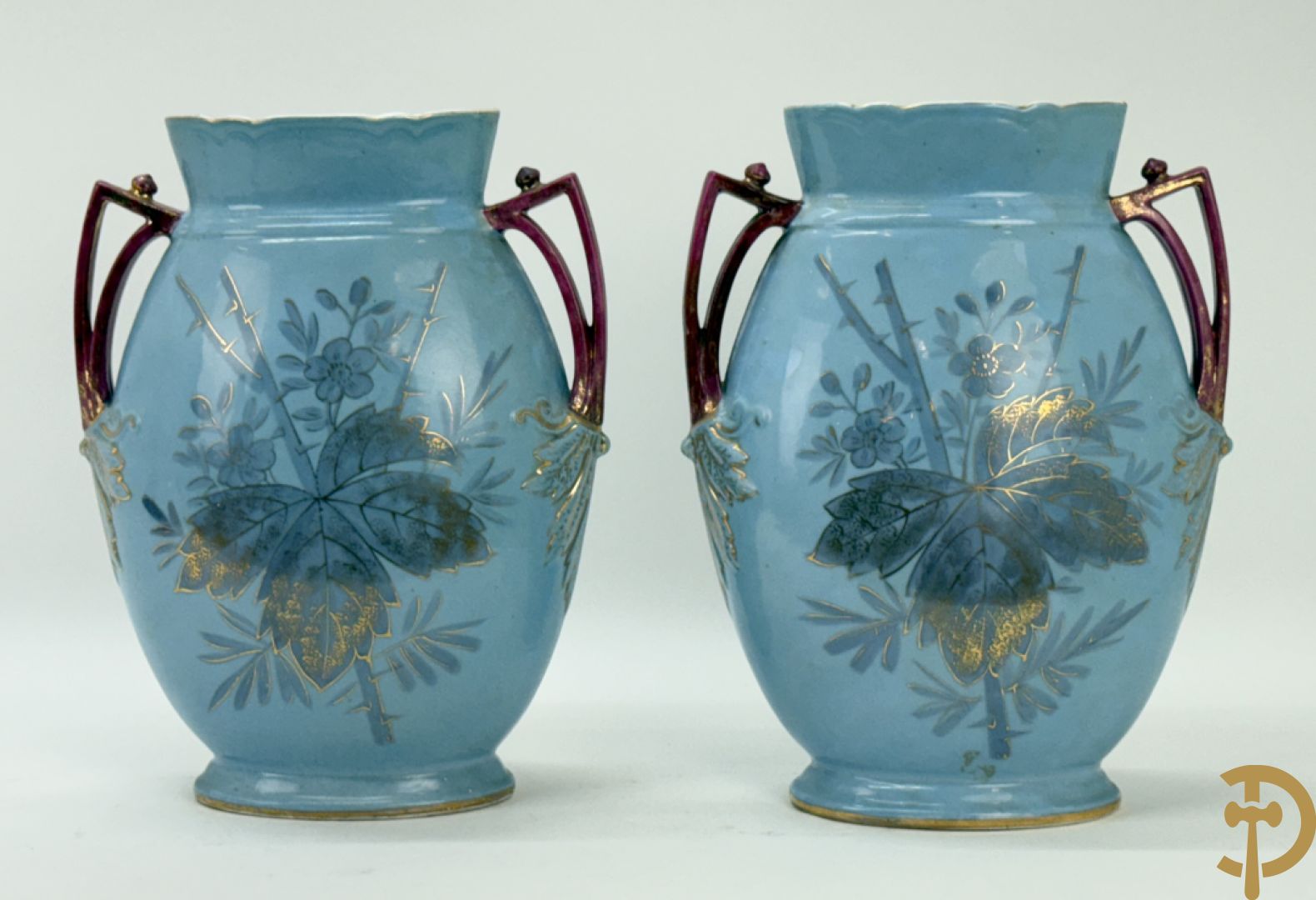 Paar porseleinen vazen met bloemendecor