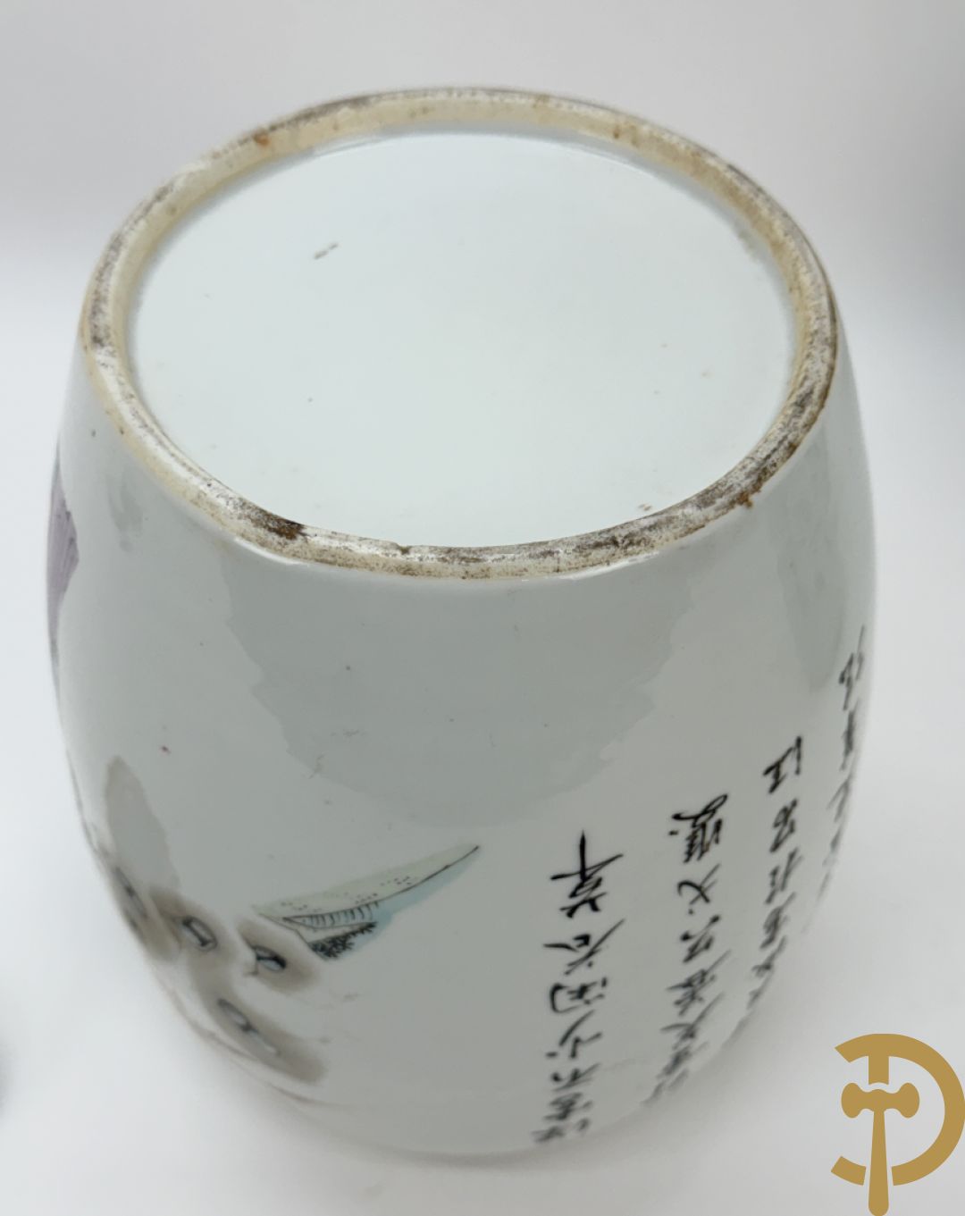 Chinese porseleinen cachepot met decor van dames en kind