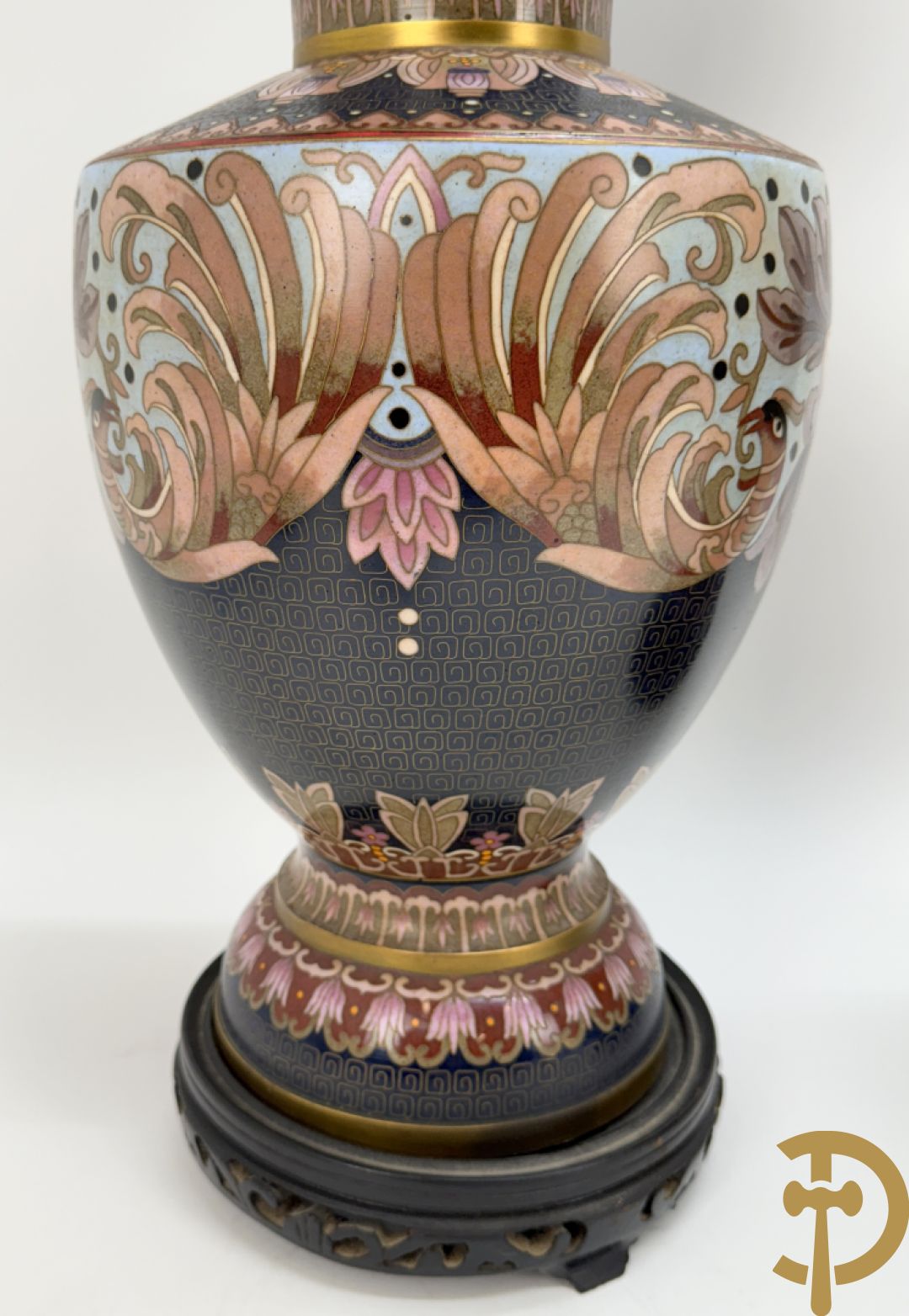 Paar ballustervormige cloisonévazen met decor van vogels en bloemen - op houten sokkel + paar kleine cloisonévazen met vogel en bloemendecor - op houten sokkel