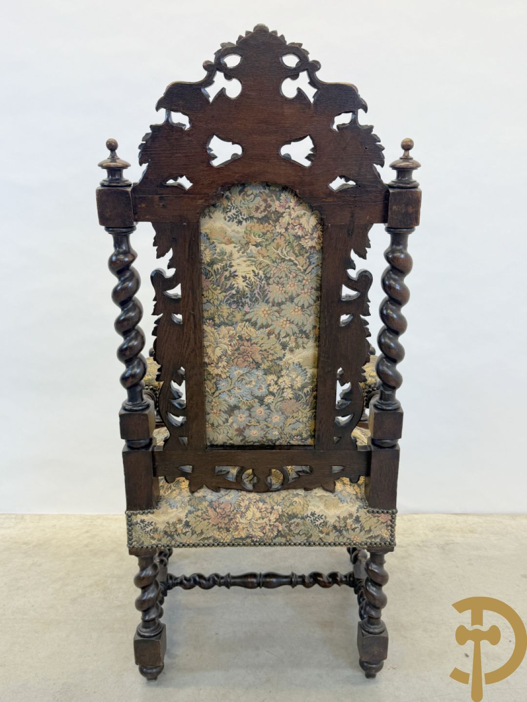 Paar massief eiken jacht armzetels met sculptuur van bladranken en vogelmotieven