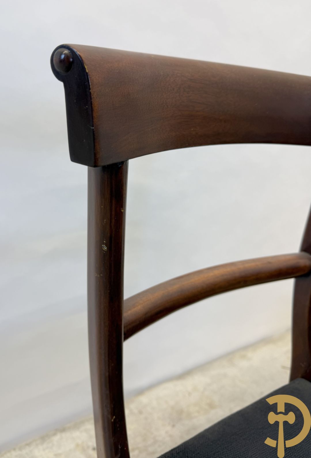 Set van 8 notelaren gondelvormige stoelen