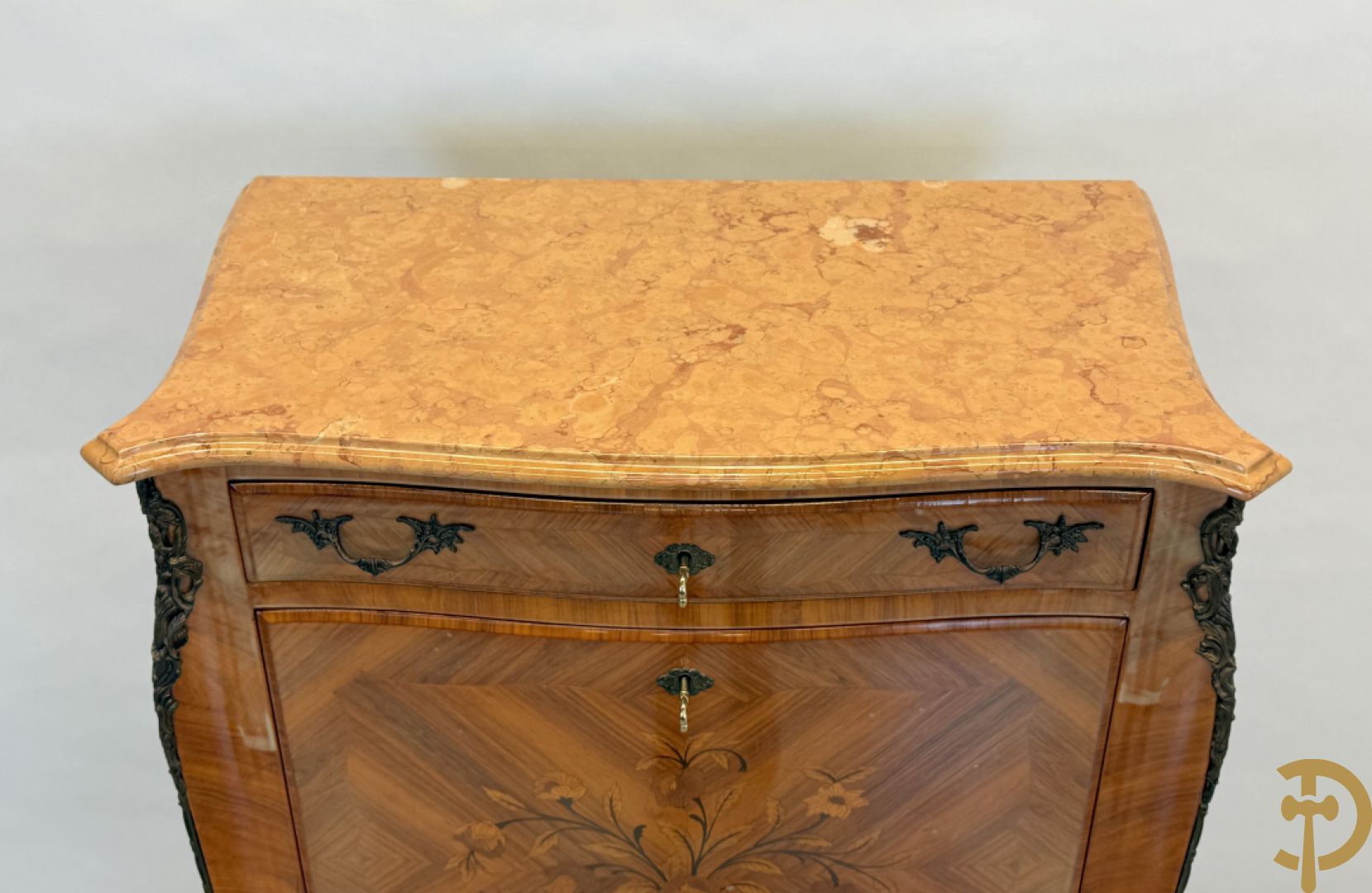 Notelaren klapsecretaire met 4 lades en bloemenmarquetterie, bezet met bronzen ornamenten - bovenaan met marmeren blad