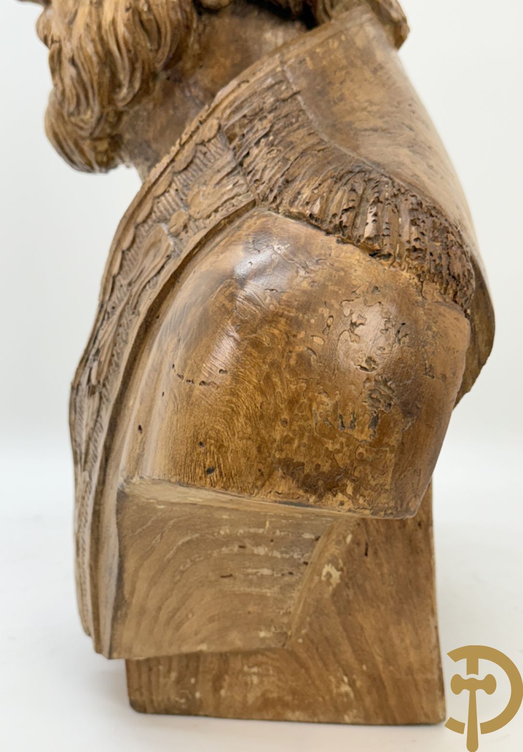 Houtgesculpteerde buste van Sint Elooi