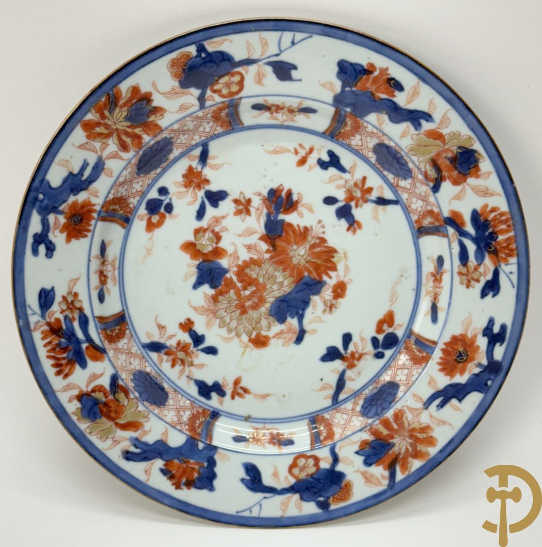 Twee Chinese porseleinen Imari bordjes, Kangxi + porseleinen bord met vogel- en bloemendecor Qian Long
