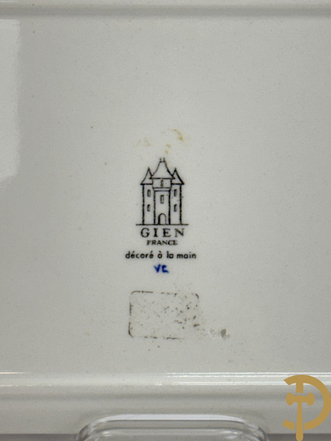 Gien schaal, 2 borden, coupe en 2 vazen met cupidodecor, decor 54