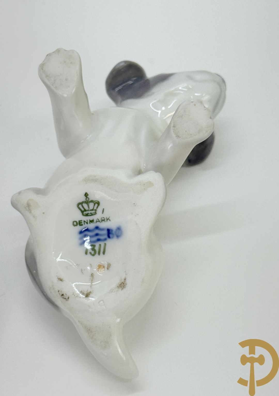 Reeks biscuitbeelden in Royal Copenhagen o.a. saterfiguur met bok, vogeltjes, hond, muis, ijsbeer, schaaltje