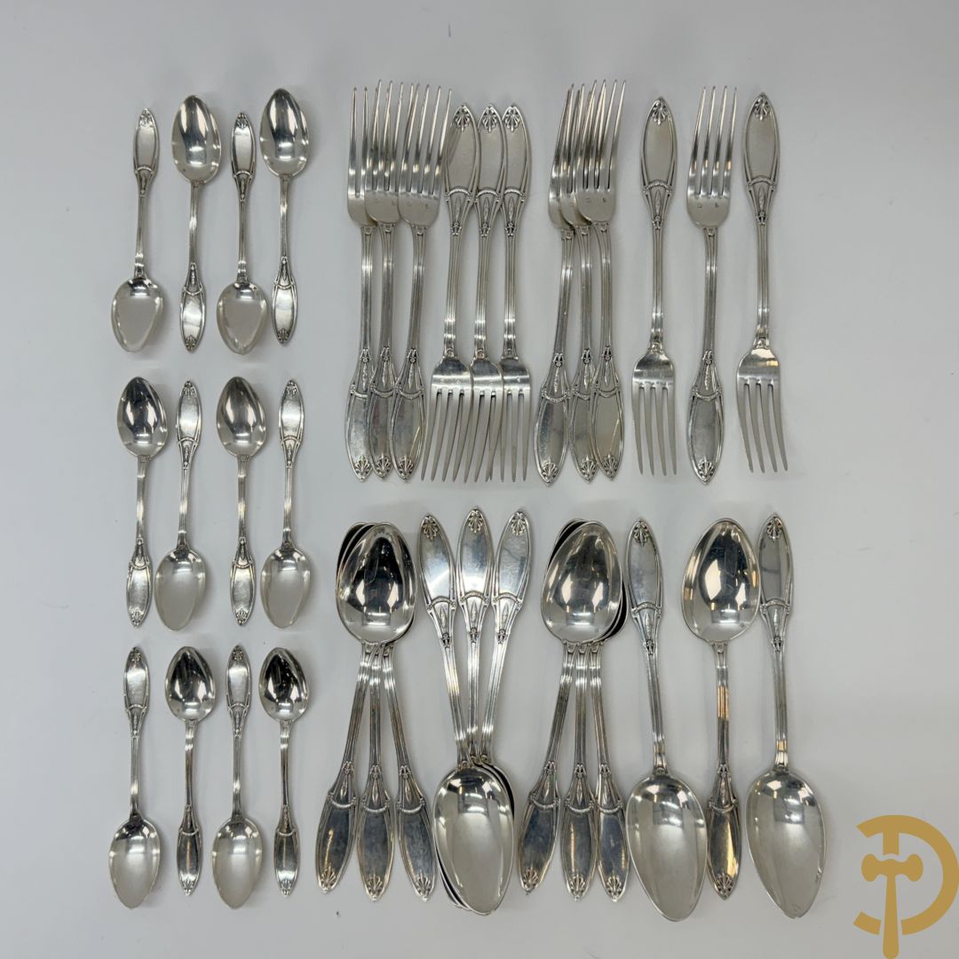 Massief zilveren bestek Delheid bestaande uit 12 vorken, 12 lepels en 12 koffielepels