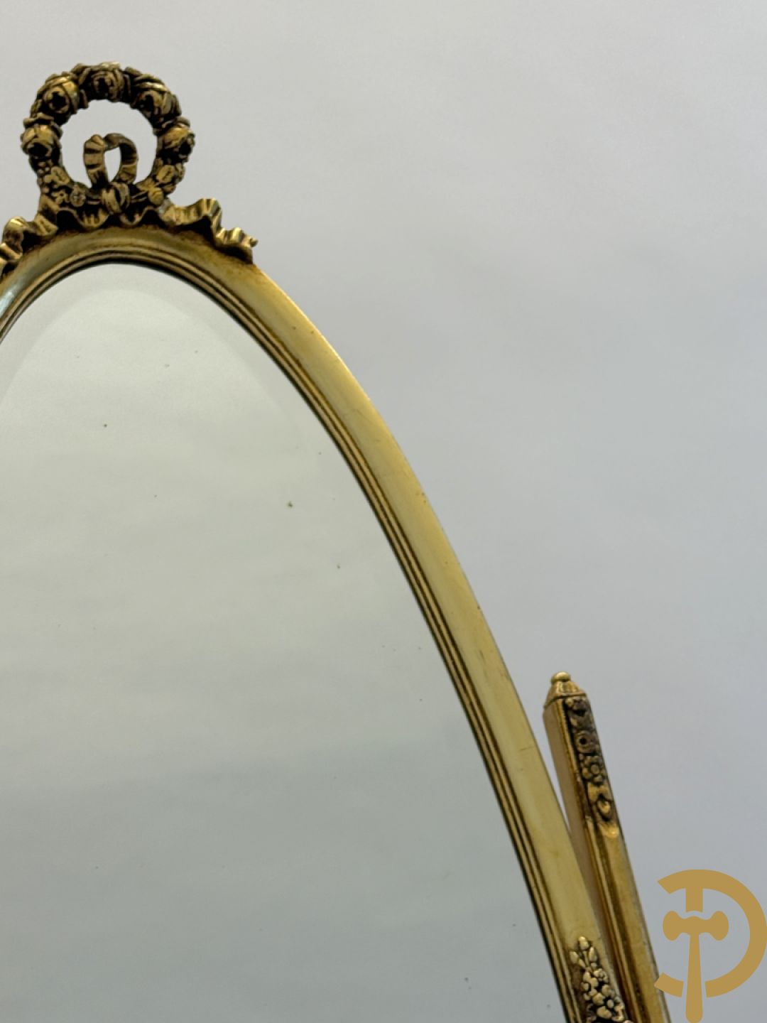 Vergulde ovale kleermakersspiegel in statief