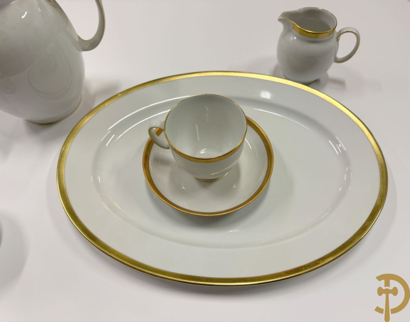 Wit porseleinen servies met vergulde rand, Eschenbach Germany + porseleinen servies met blauwe rand, Winterling Kirchenlamitz Bavaria