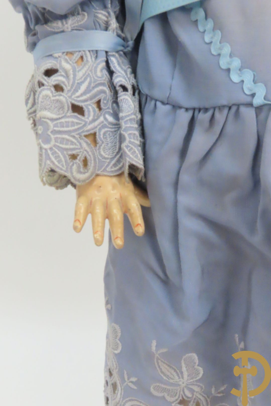 Antieke pop met porseleinen hoofd, beweegbare ledematen en beweegbare ogen, gemerkt Armand Marseille Germany 390 A11M