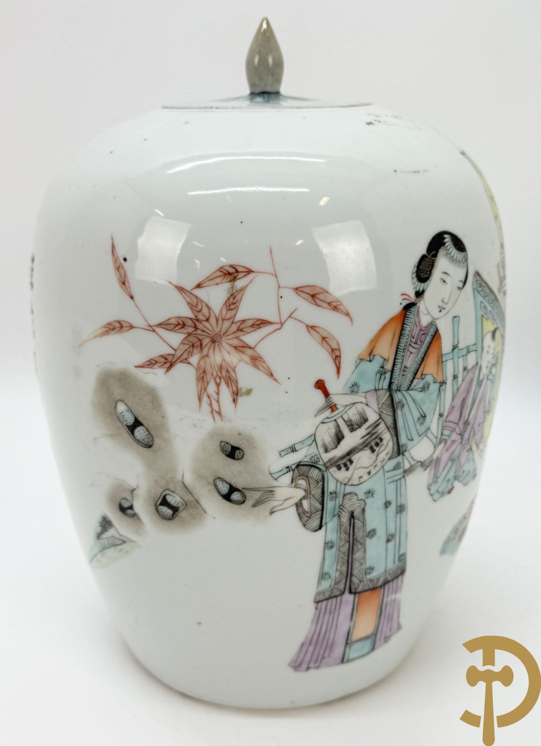 Chinese porseleinen cachepot met decor van dames en kind