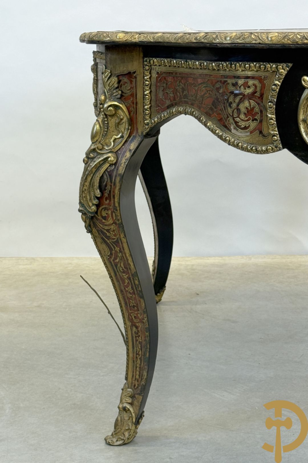 Boulle tafel met lade, Napoleon III, met mooi koperinleg en bronzen ornamenten, 19e