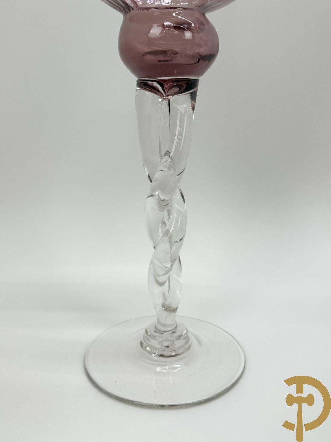 Roze mondgeblazen fluitvormige vaas + 2 Italiaanse getorste vazen