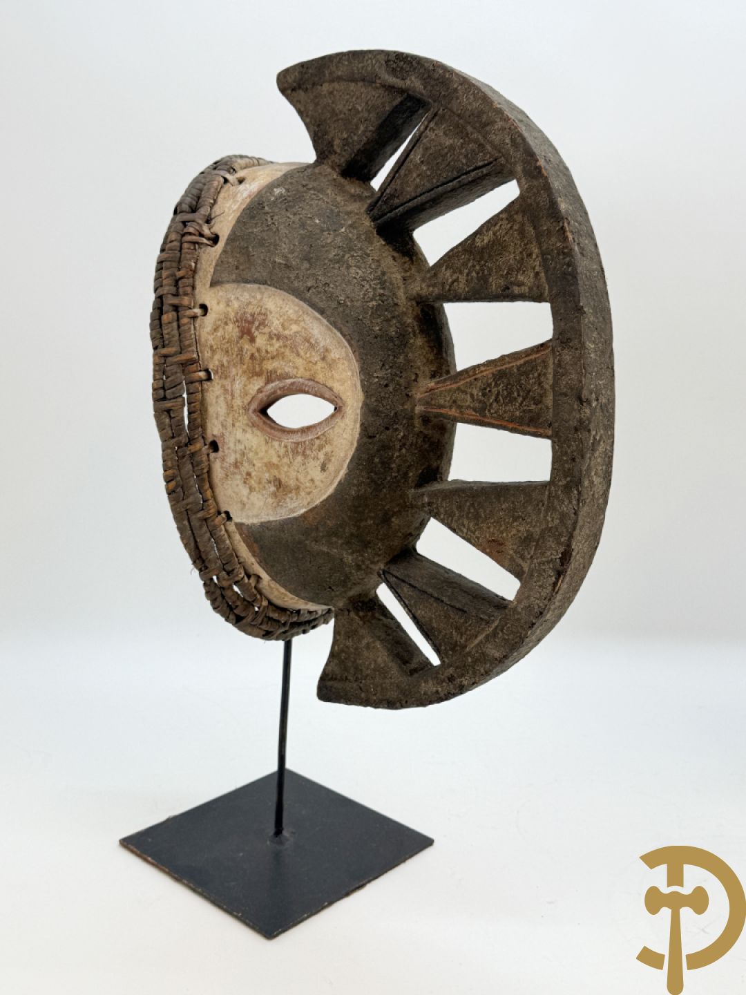 Twee Afrikaanse hout sculpturen : Ibo Nigeria masker + Malinees vogelbeeld Chiwara