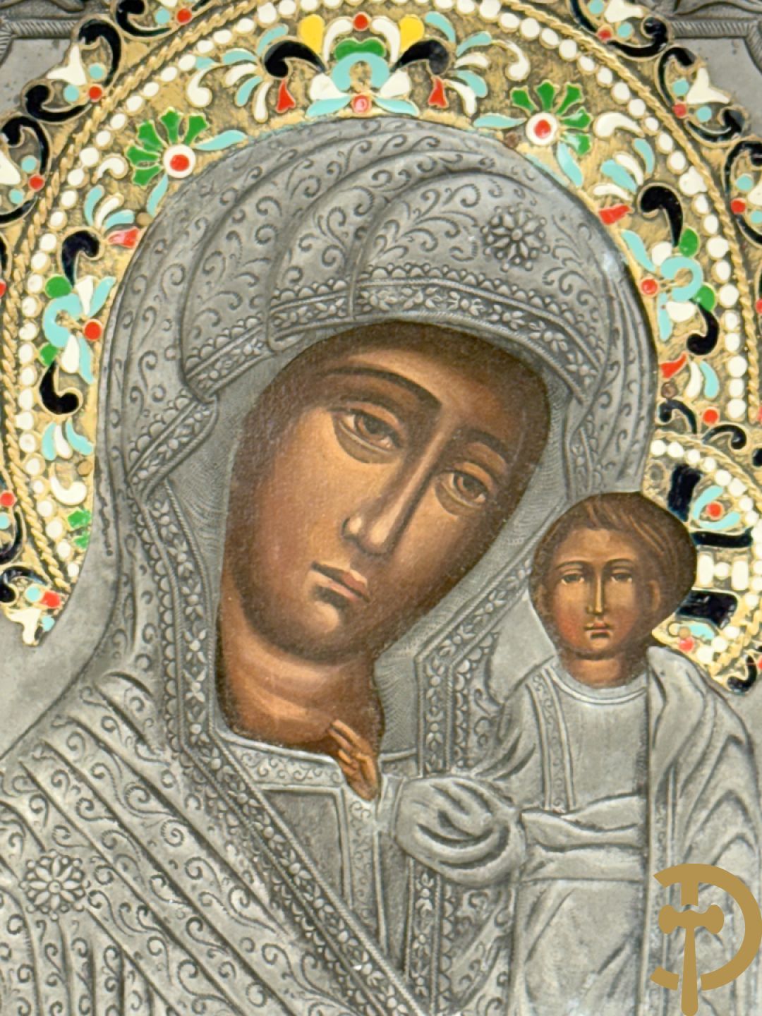 Russische ikoon met rizza en stralenkrans in cloisoné techniek