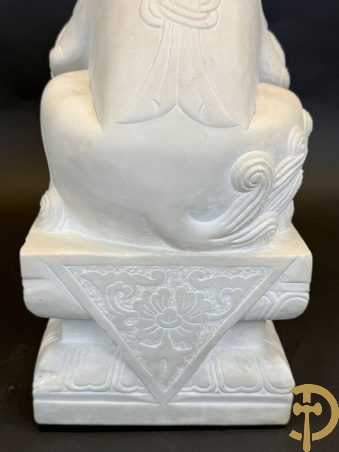 Paar handgesculpteerde marmeren fo-honden