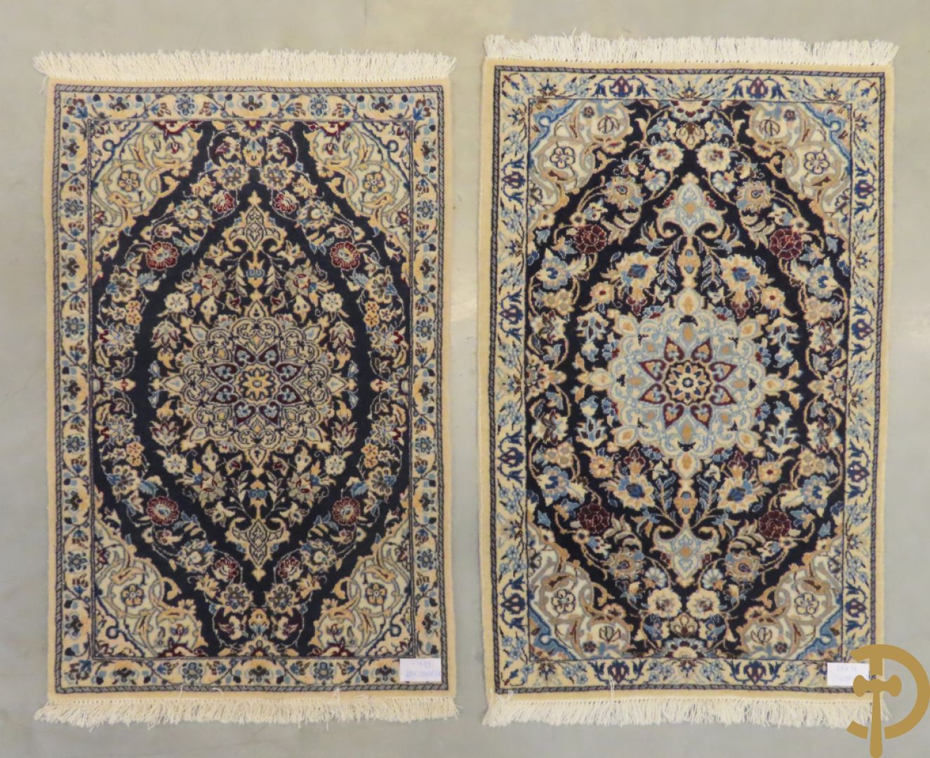 Twee oosterse handgeknoopte tapijten Nain