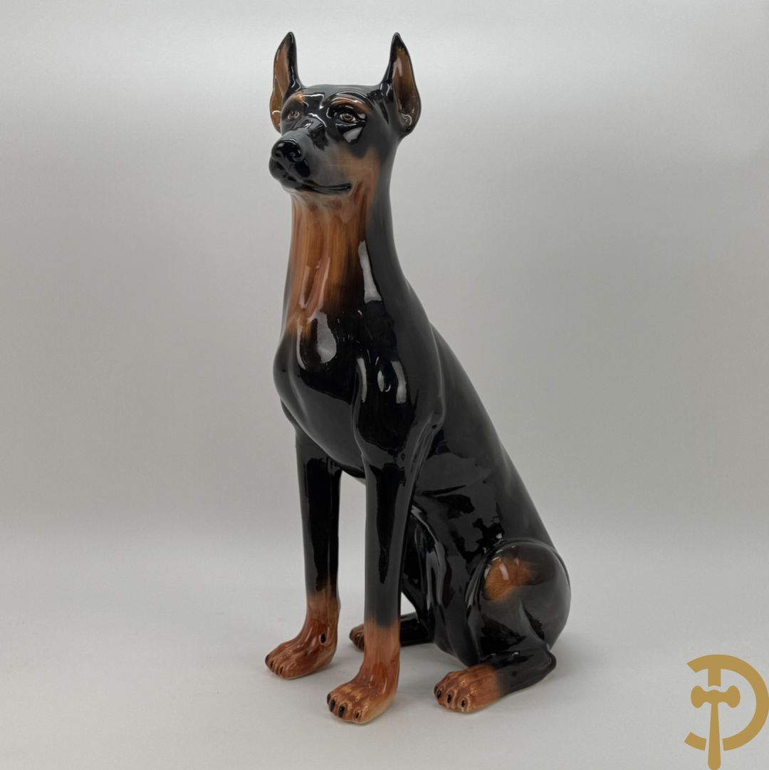 Dobberman in meerkleurige Italiaanse faience