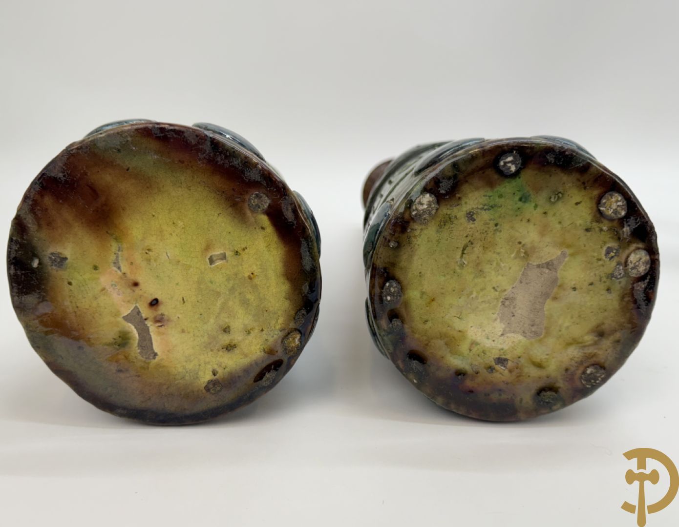 Paar Vlaamse aardewerken vazen met zeilboten 