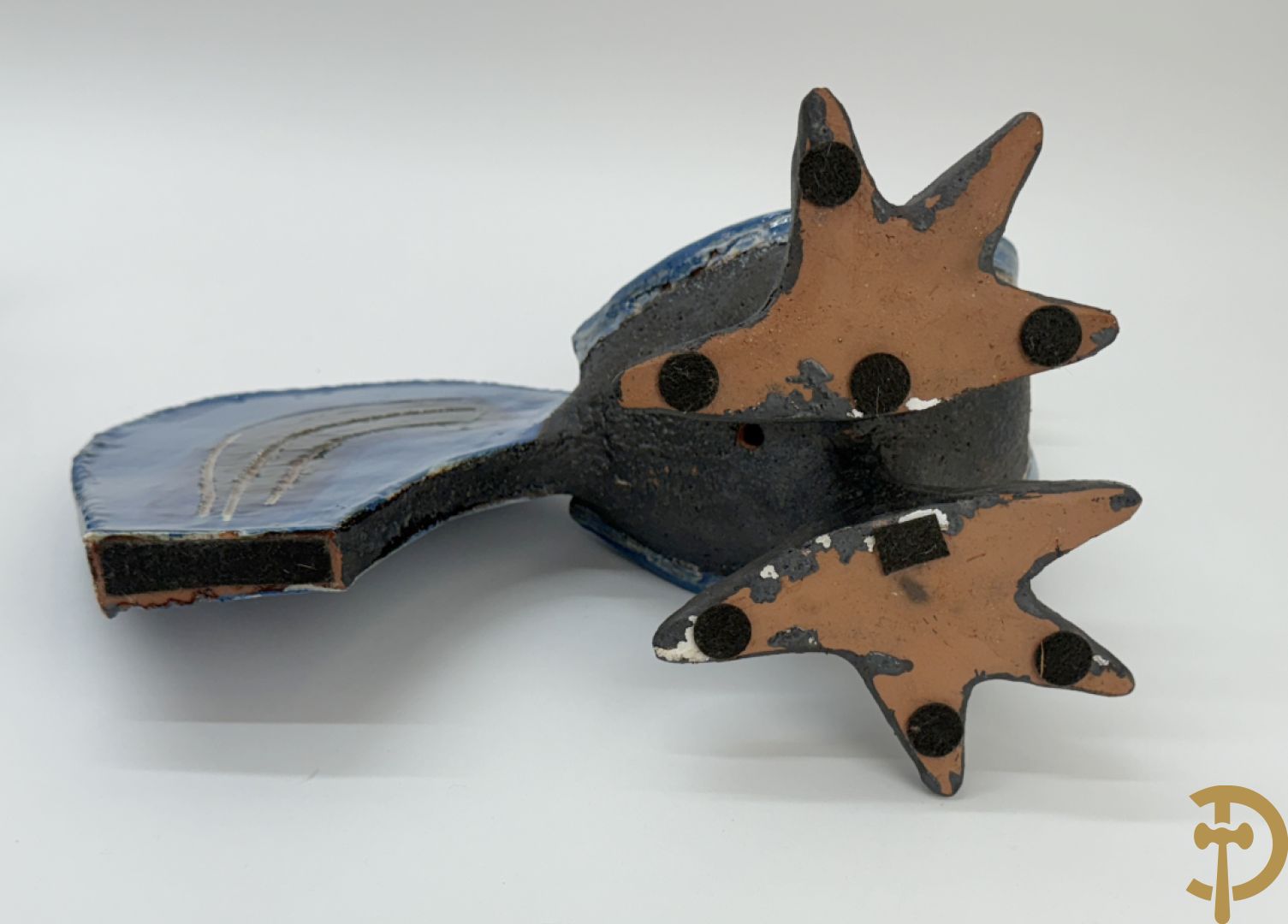 POUCHAIN Dominique getekend - Twee gekleurde keramieken hanen