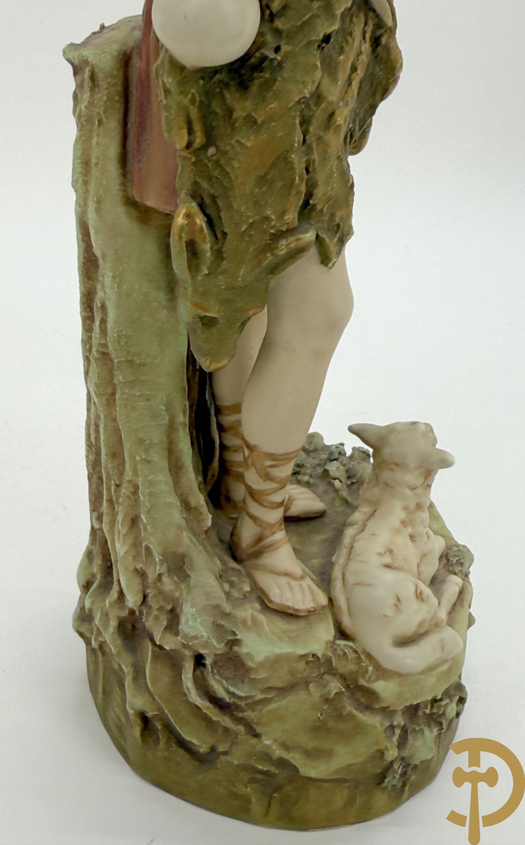 Herderspaar met ram in Royal Dux, onderaan gemerkt 351 en 352