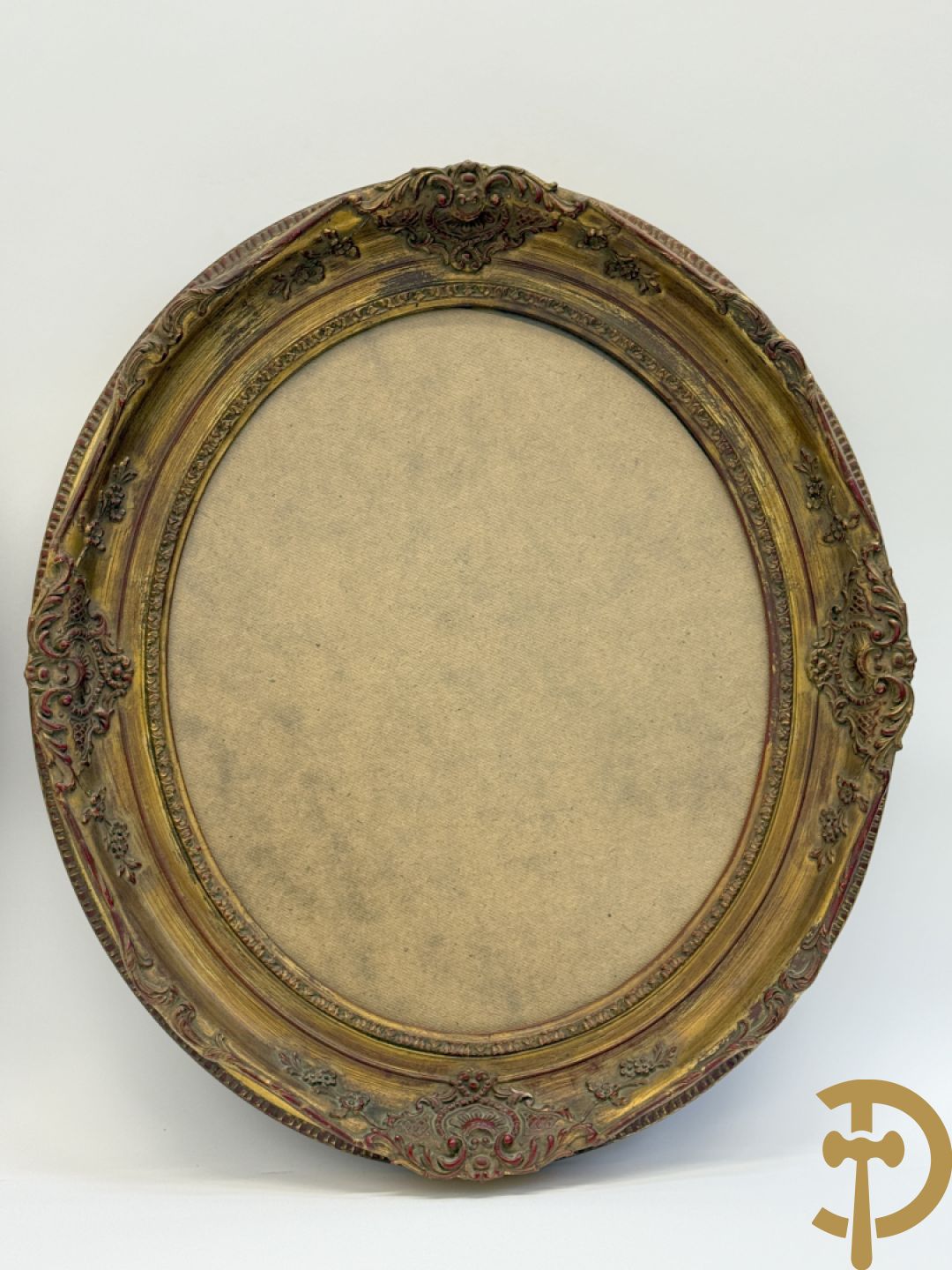 Twee ovale Louis XV lijsten (1 met spiegel en 1 met glas)