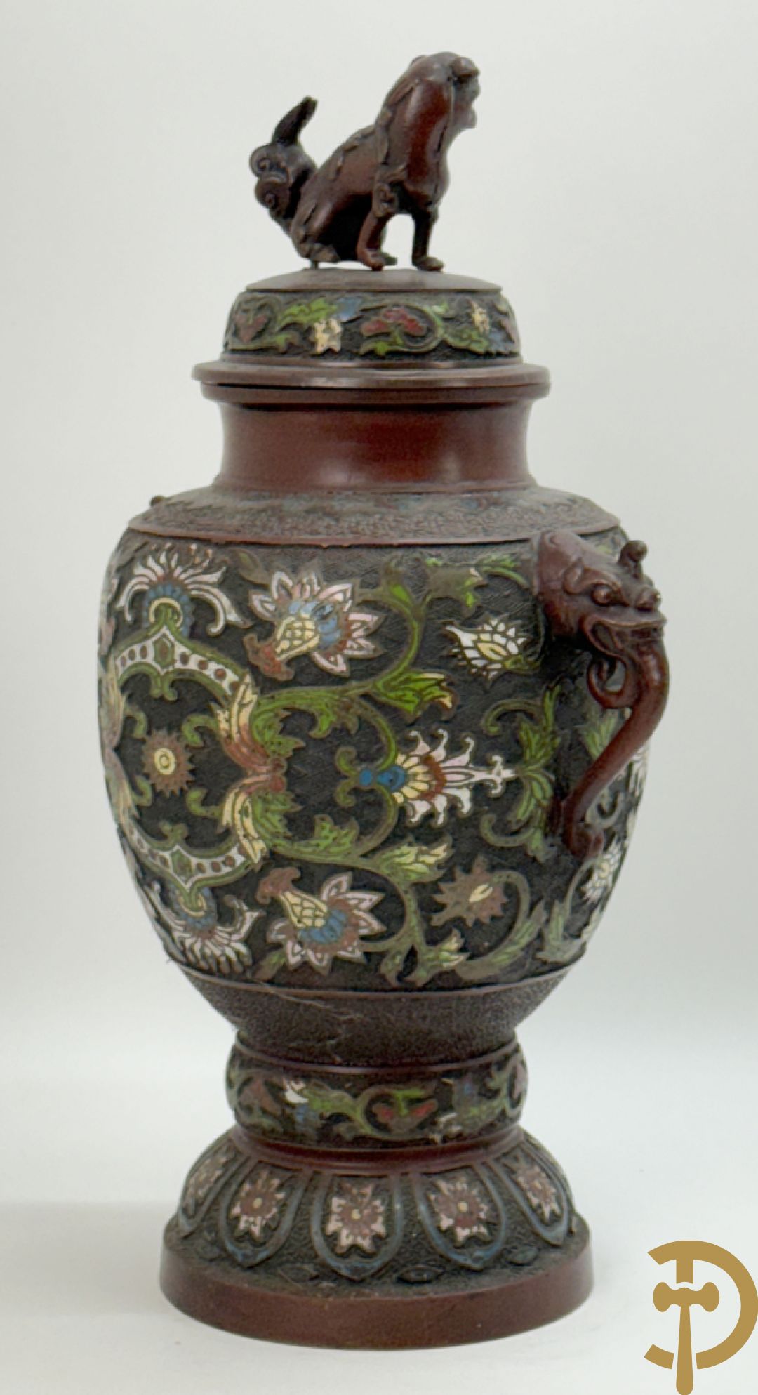 Japanse cloisoné vaas met fo-hond en bloemenmotieven