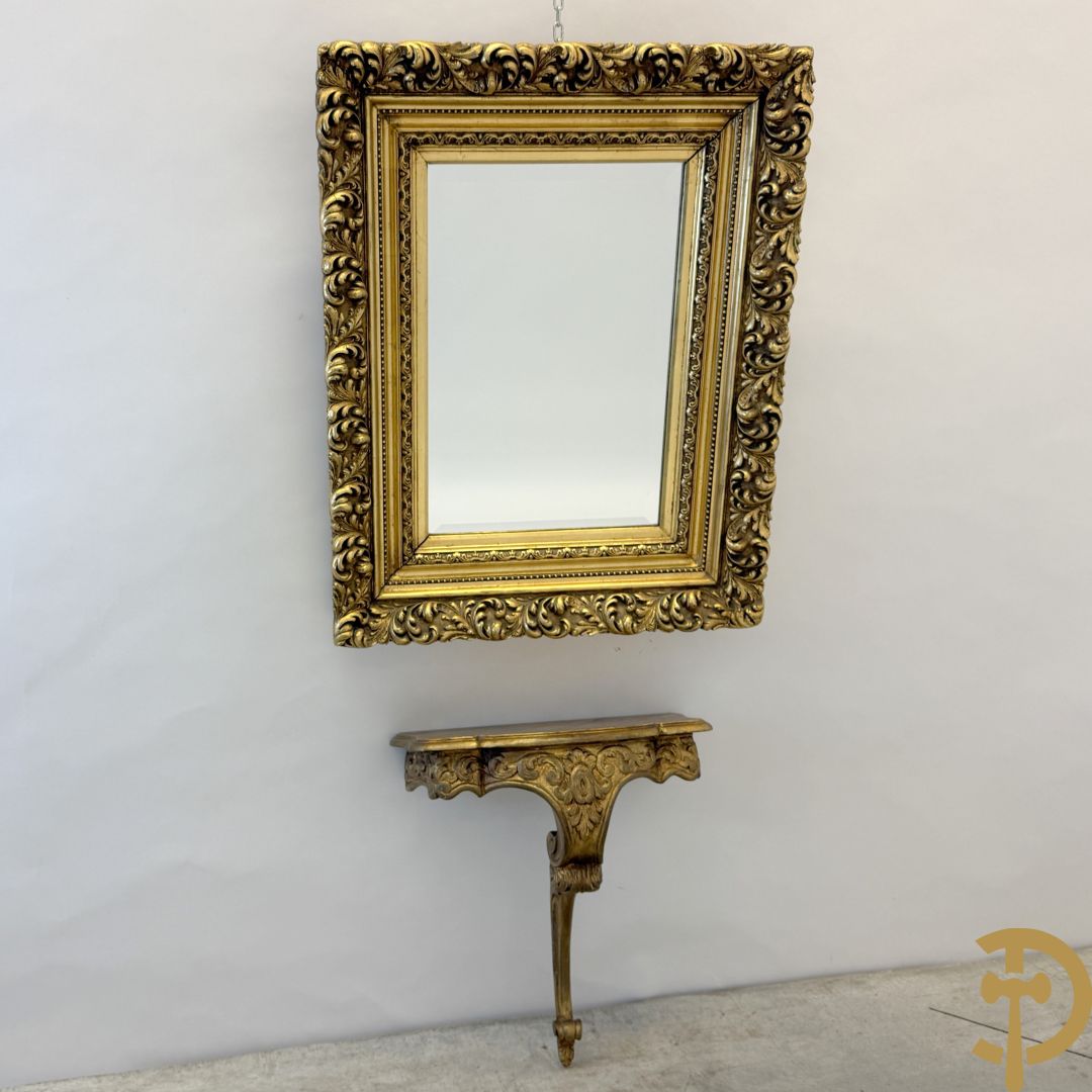 Vergulde spiegel met rocaillemotieven + console