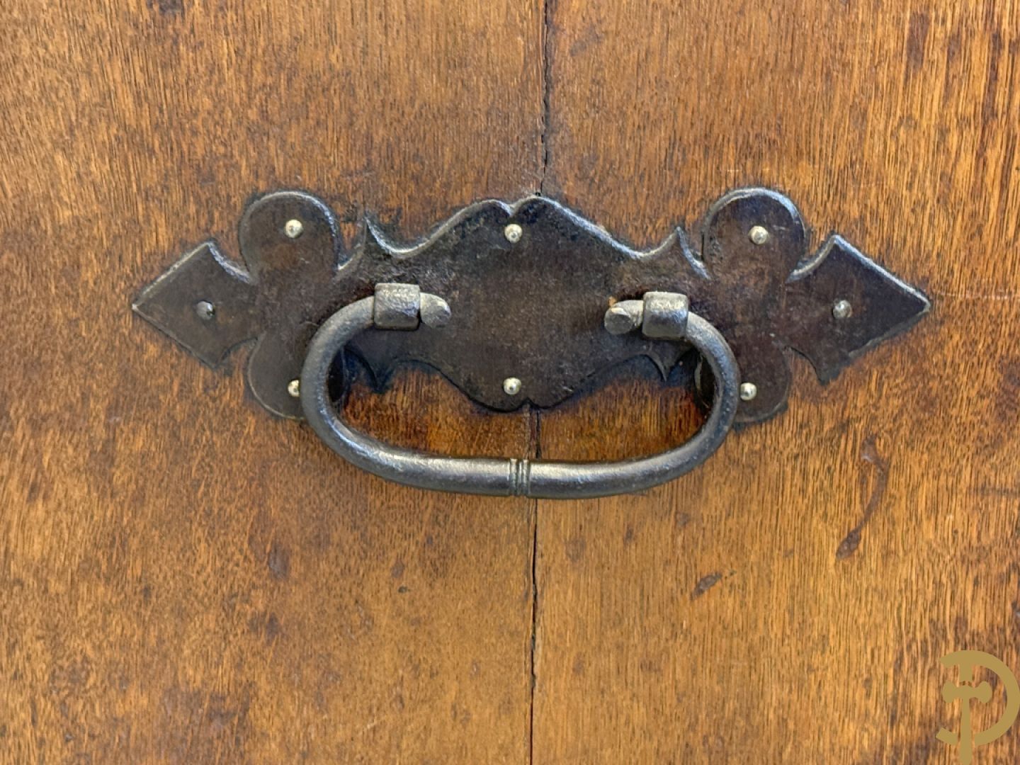 Massief eiken klapsecretaire op onderstel - interieur met lades en zijdelings met handvaten