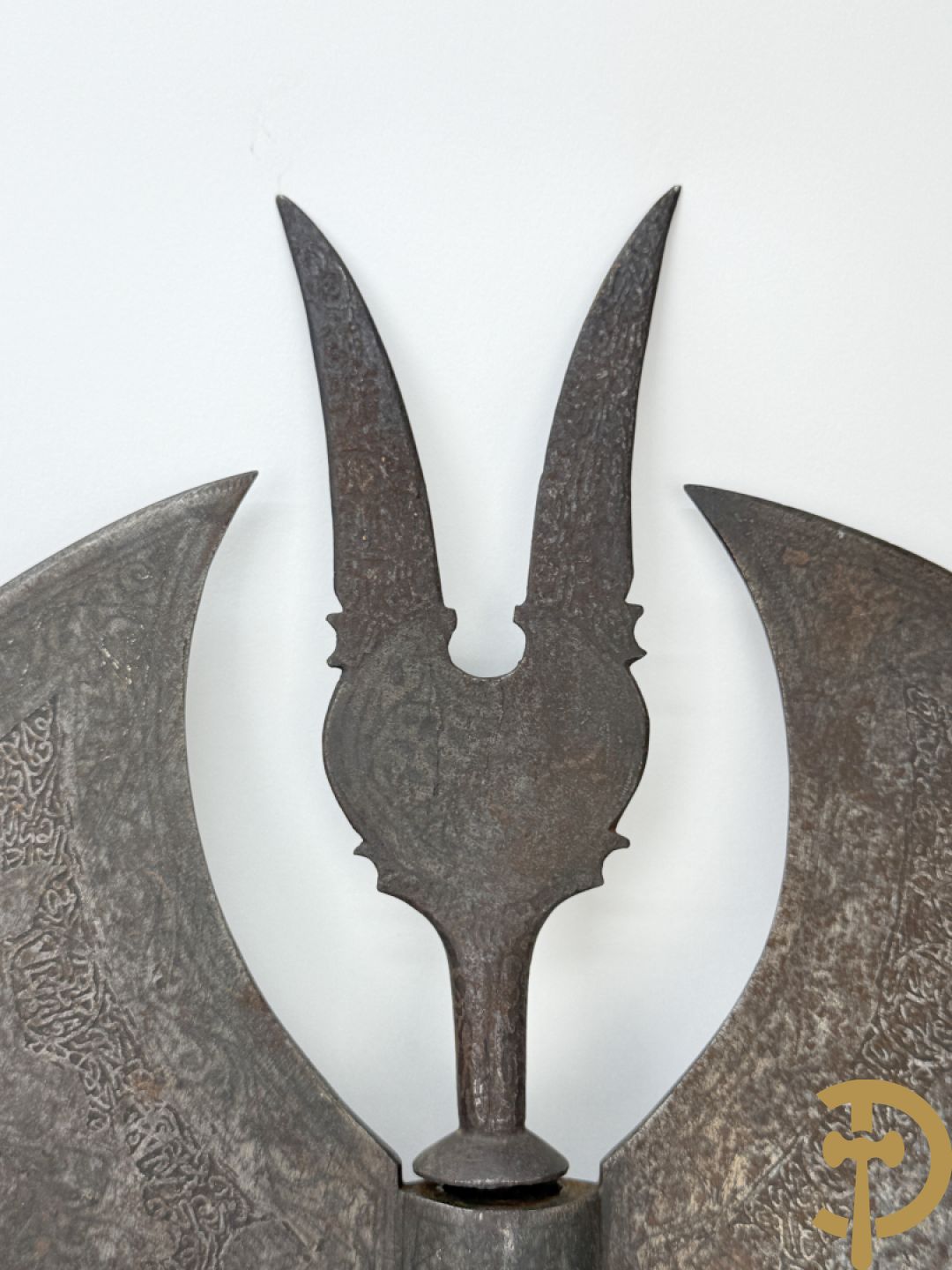 Ijzeren ceremoniële bewerkte dubbele Perzische Mahdist bijl of Tabar, 19e
