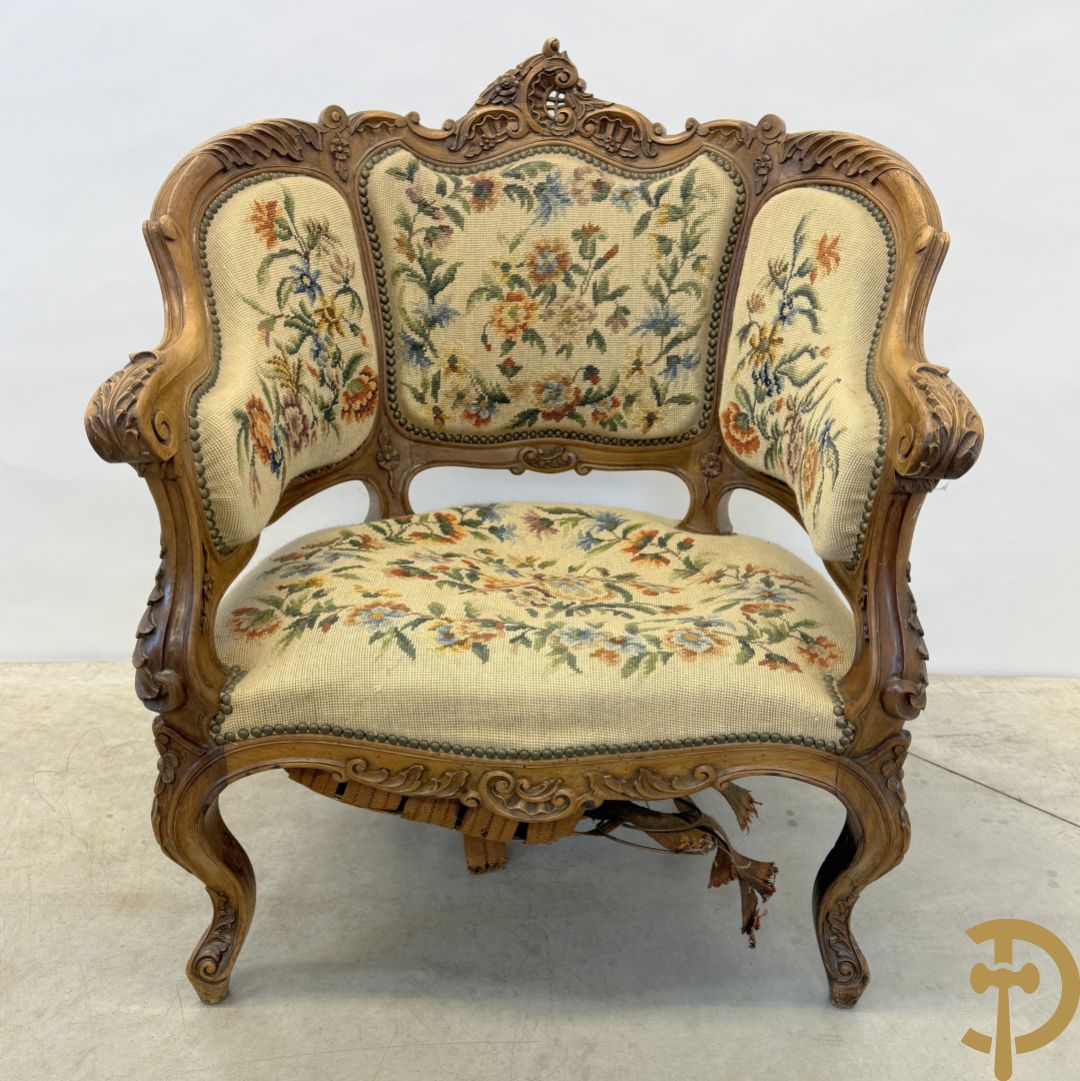 Paar armzetels bezet met petit points + 2 bijhorende stoelen