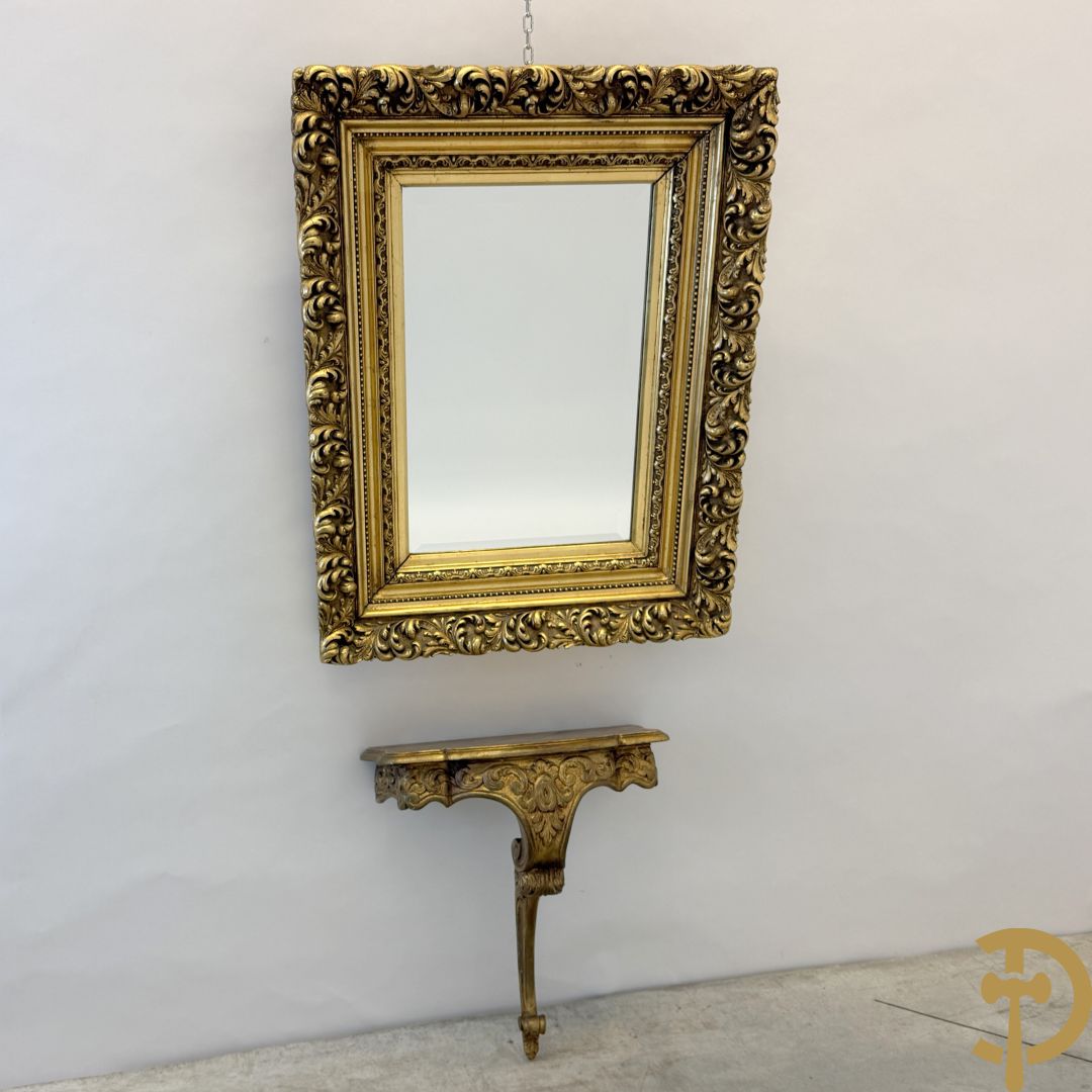Vergulde spiegel met rocaillemotieven + console
