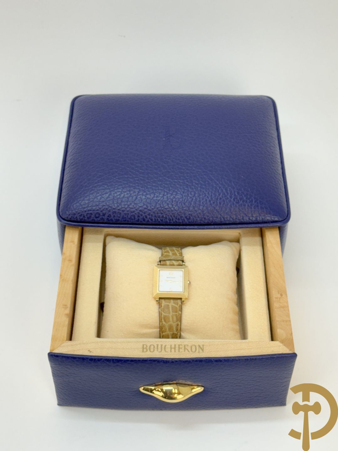 Geelgouden dameshorloge Boucheron Carrée in bijhorende lederen box, gemerkt 18 Kt. en genummerd 403436 - Met 2 verschillende bandjes + certificaten