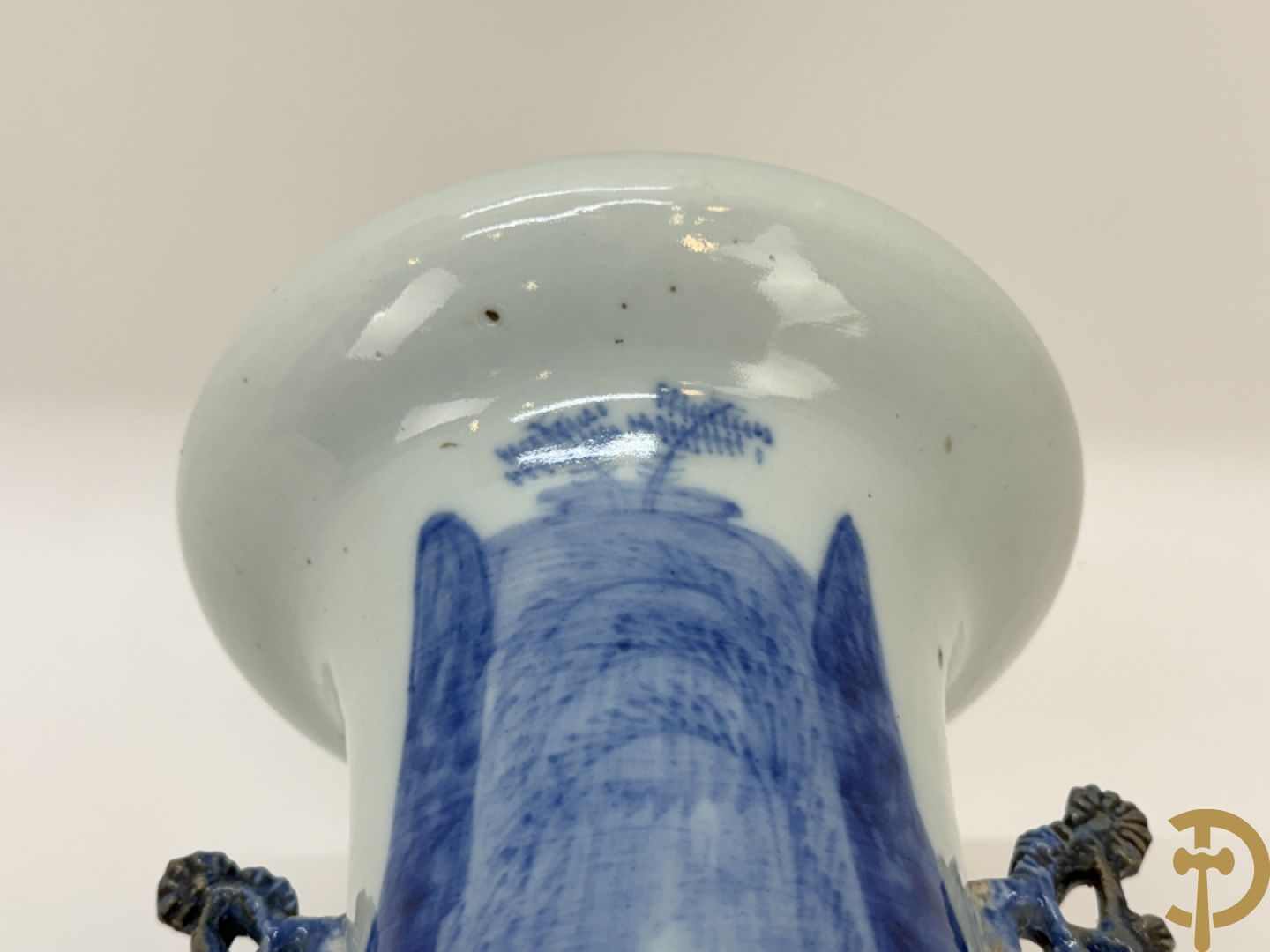 Paar Chinese blauw/wit vazen met geanimeerd huizendecor