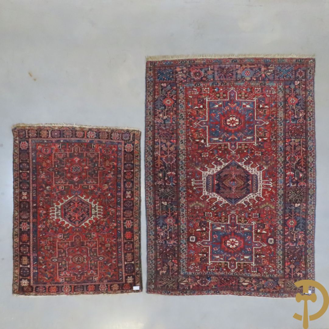 Twee oosterse handgeknoopte tapijten Heriz