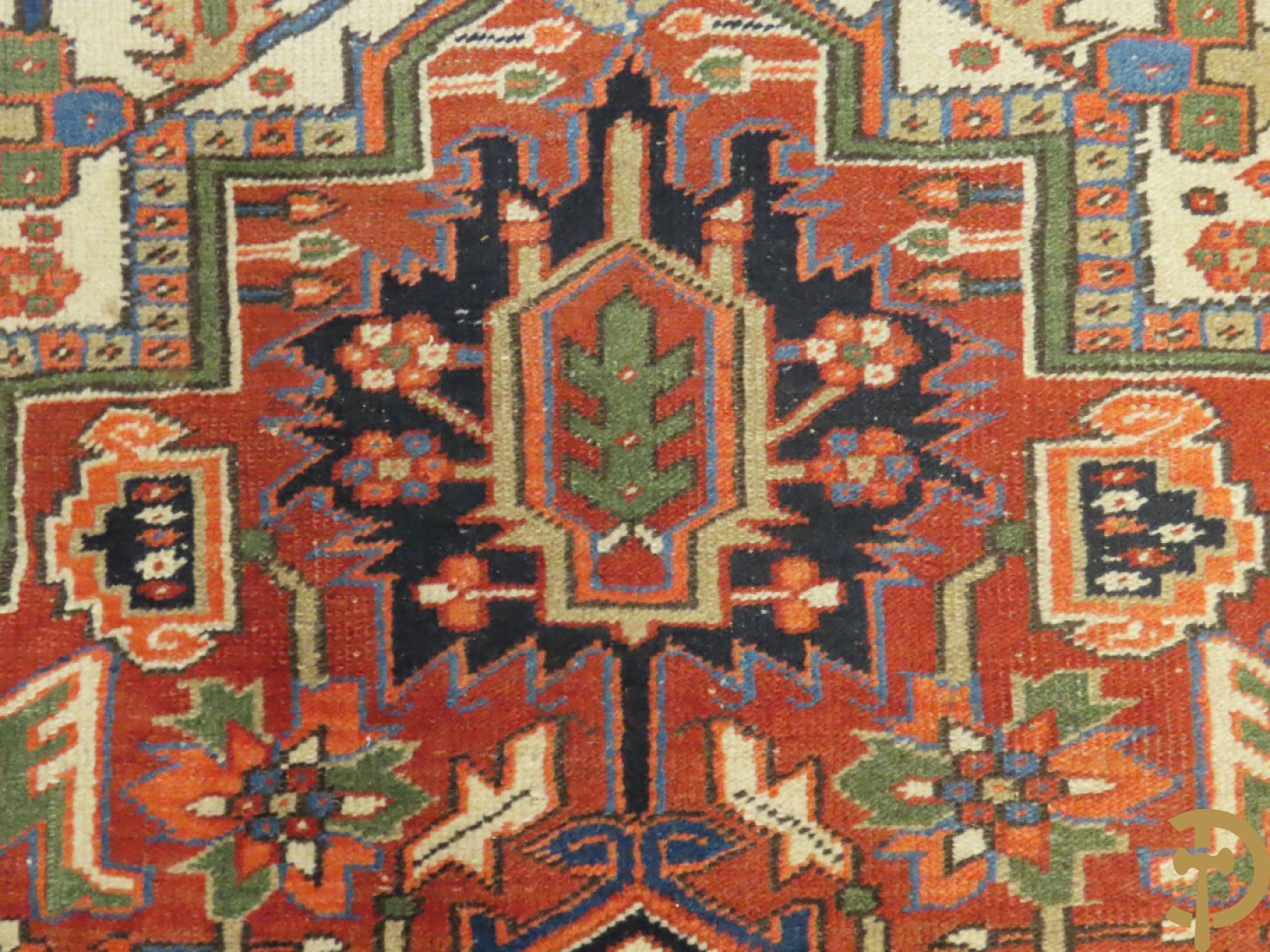 Antiek oosters handgeknoopt tapijt heriz