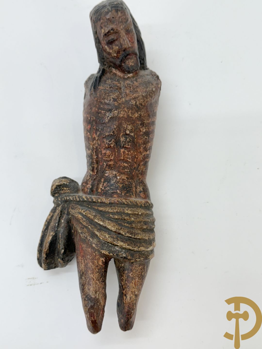 Twee Volkse houtgesculpteerde en gepolychromeerde corpussen, 18e