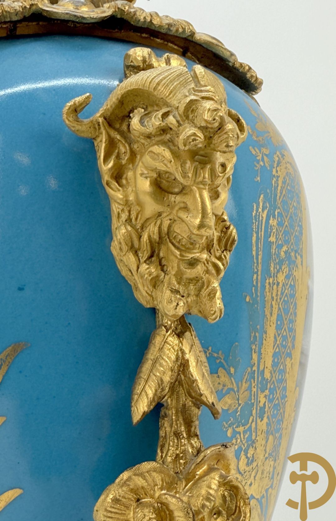 Driedelige bronzen Franse garnituur bezet met cupido