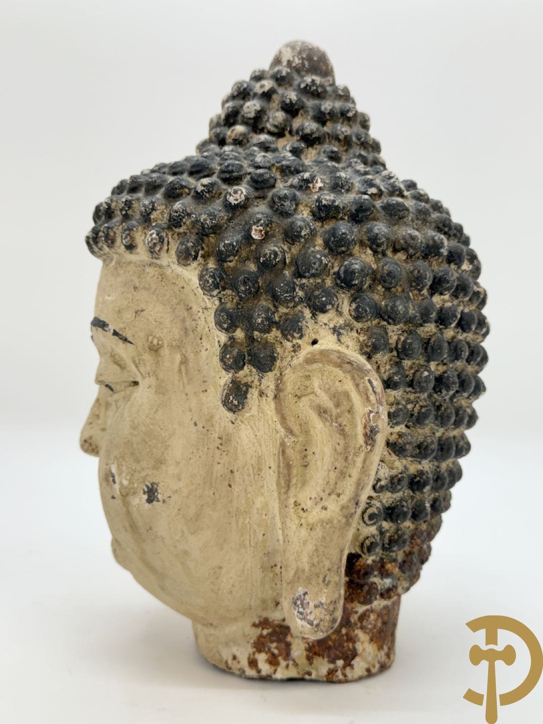 Handbeschilderd ijzeren boedhahoofd + vergulde houtgesculpteerde zittende boedha