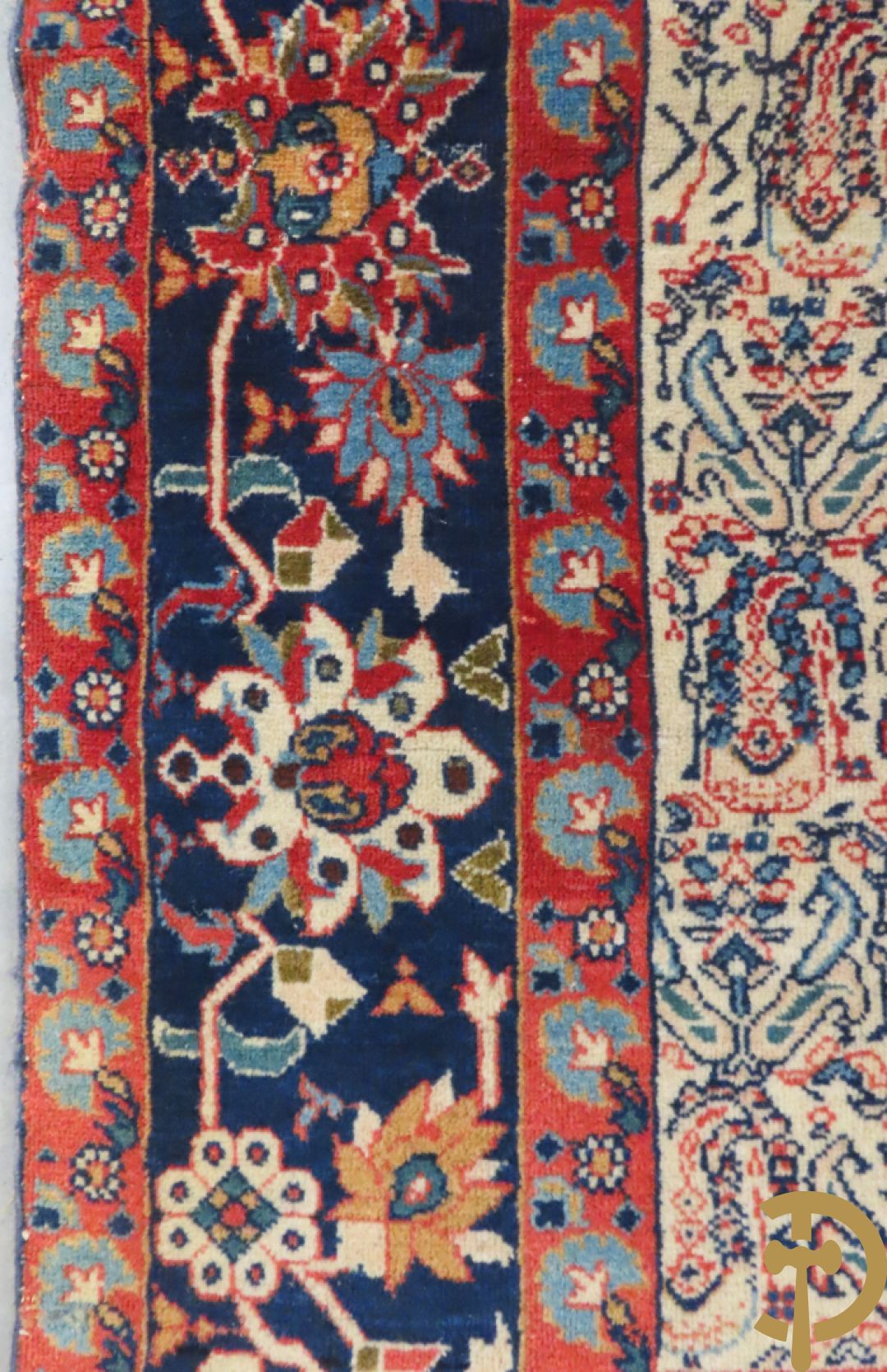 Antiek handgeknoopt tapijt met cashmeremotieven en florale omranding