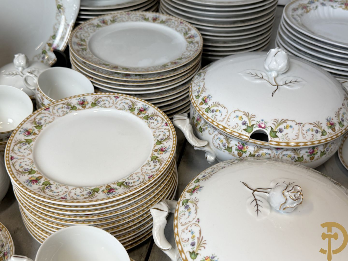 Porseleinen eetservies met bloemendecor, Eschenbach + Porseleinen eet- en koffieservies met gebloemde rand, Fürstenberg