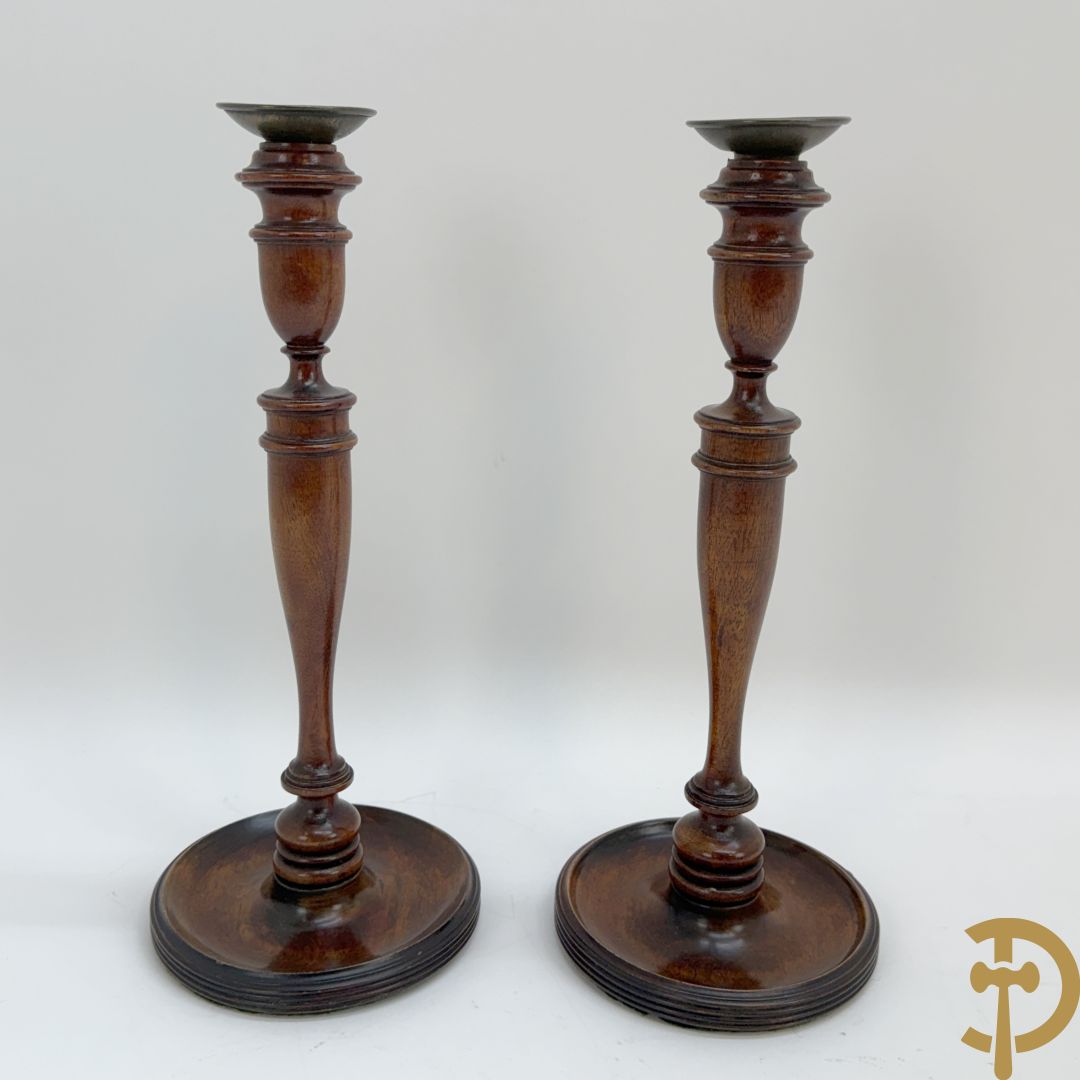 Paar houten lampadaires + paar houten ballusterkandelaars