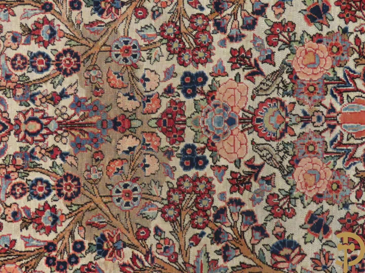 Oosters handgeknoopt tapijt Tabriz met amfoor, bloemen en levensboom