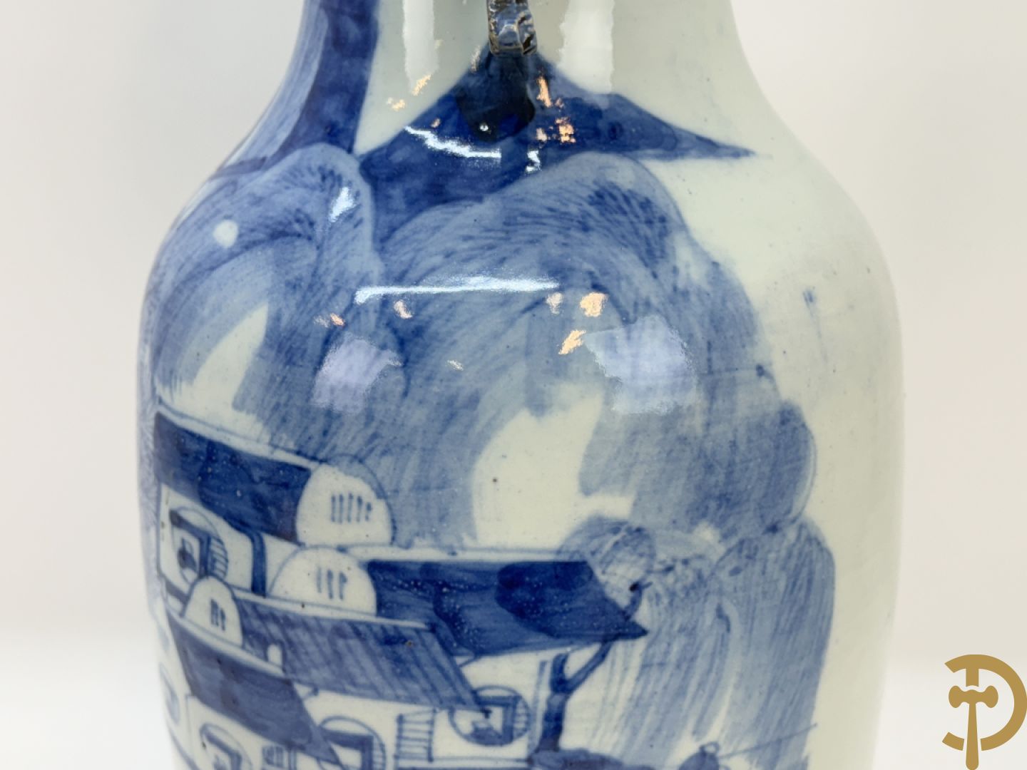 Paar Chinese blauw/wit vazen met geanimeerd huizendecor